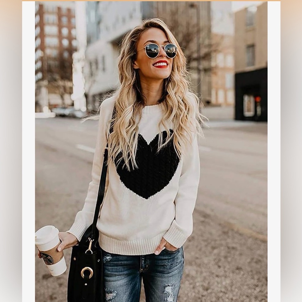 EUC fine knit tan sweater with black 🖤 cable knit heart crewneck size XL